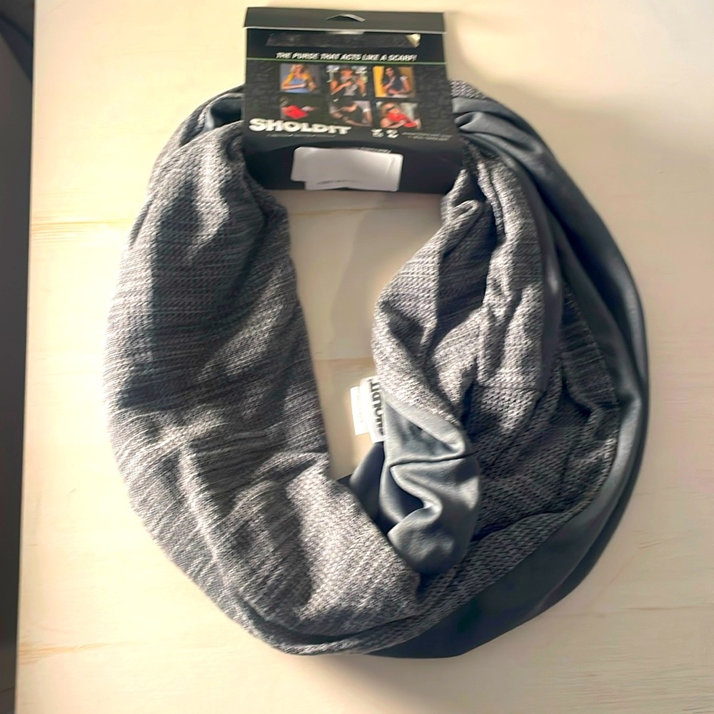 Sholdit Heather Gray Infinity Scarf with Pockets